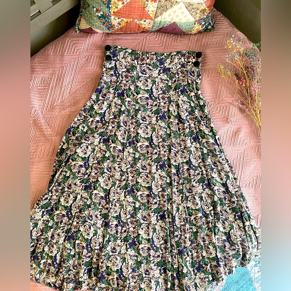 Vintage high waisted floral skirt